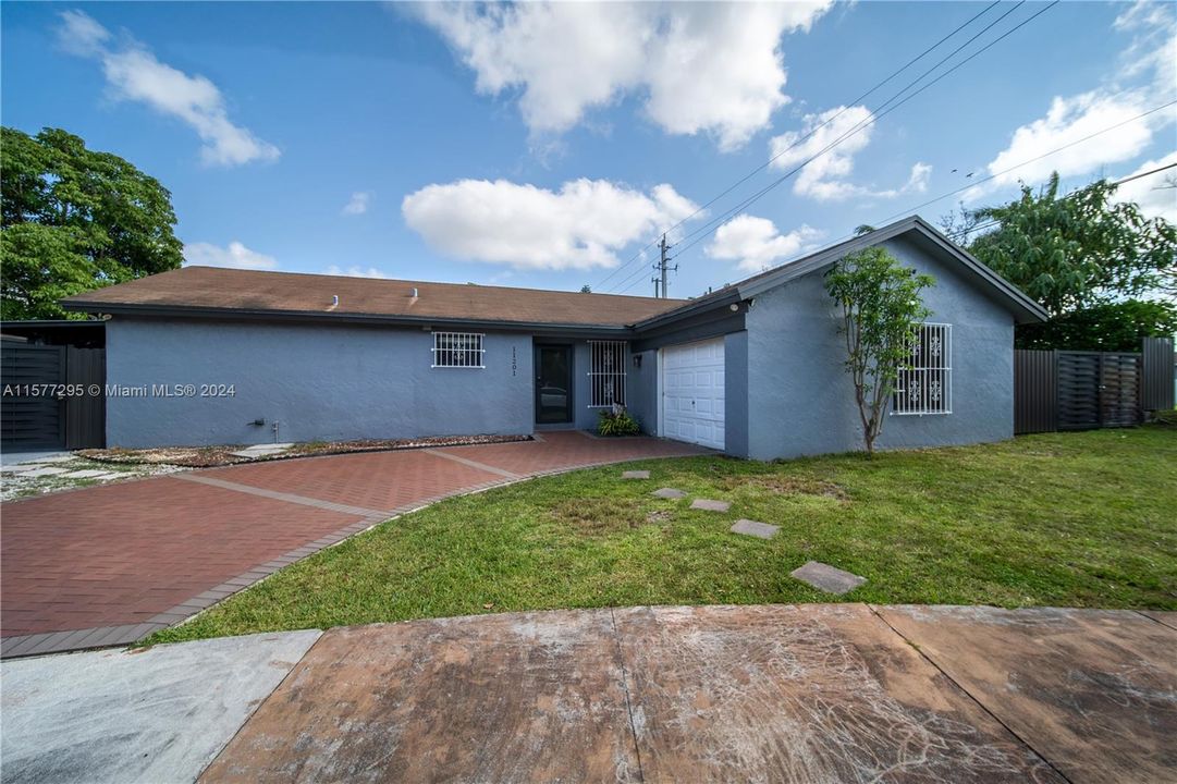 Recently Sold: $497,000 (3 beds, 2 baths, 1220 Square Feet)
