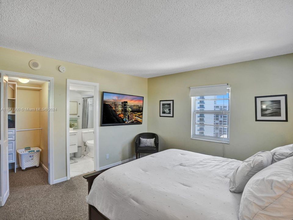 For Sale: $509,900 (2 beds, 2 baths, 1070 Square Feet)
