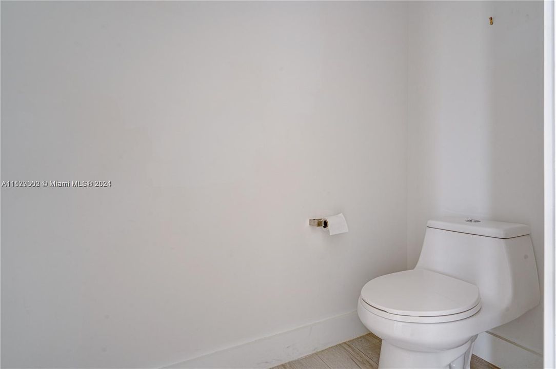 出租: $3,100 (2 贝兹, 2 浴室, 1520 平方英尺)