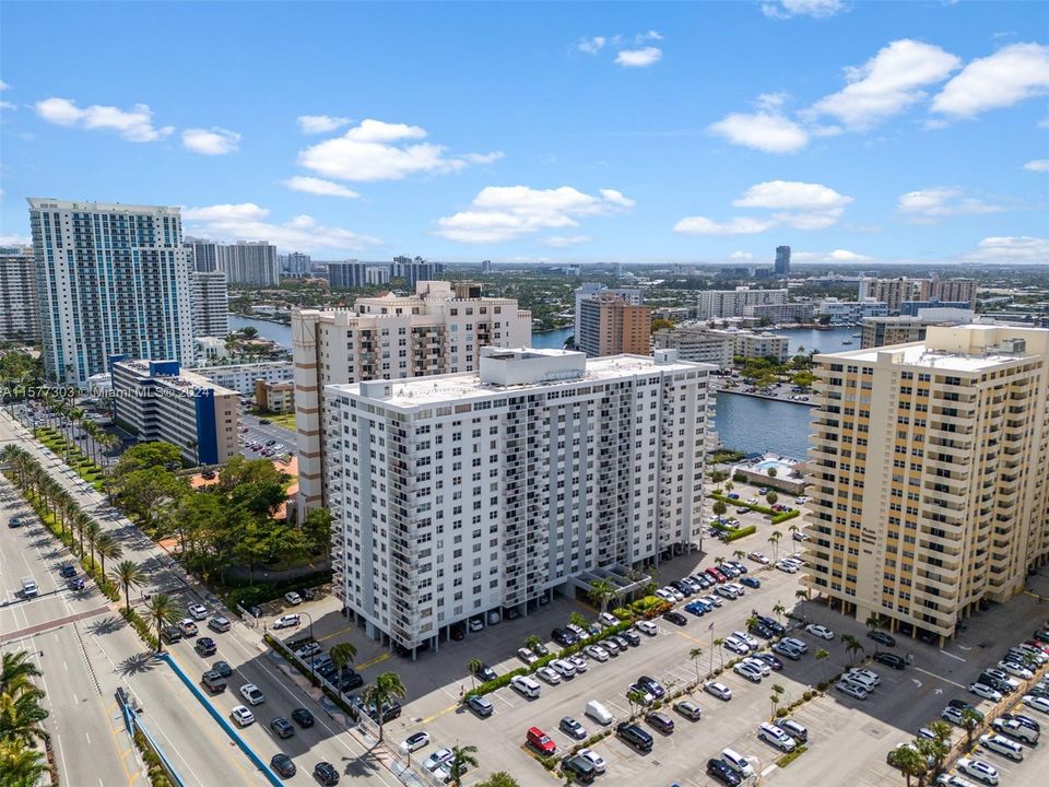 For Sale: $420,999 (2 beds, 2 baths, 1315 Square Feet)