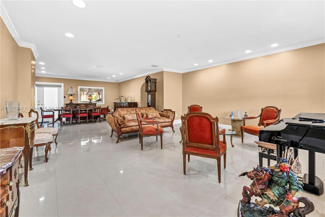 For Sale: $1,900,000 (5 beds, 3 baths, 3973 Square Feet)