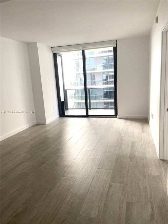Active With Contract: $3,400 (1 beds, 1 baths, 620 Square Feet)