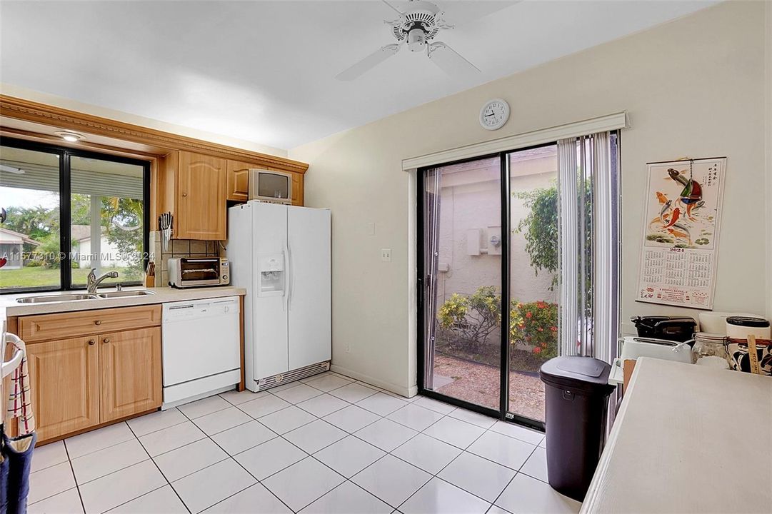 For Sale: $380,000 (2 beds, 2 baths, 1276 Square Feet)