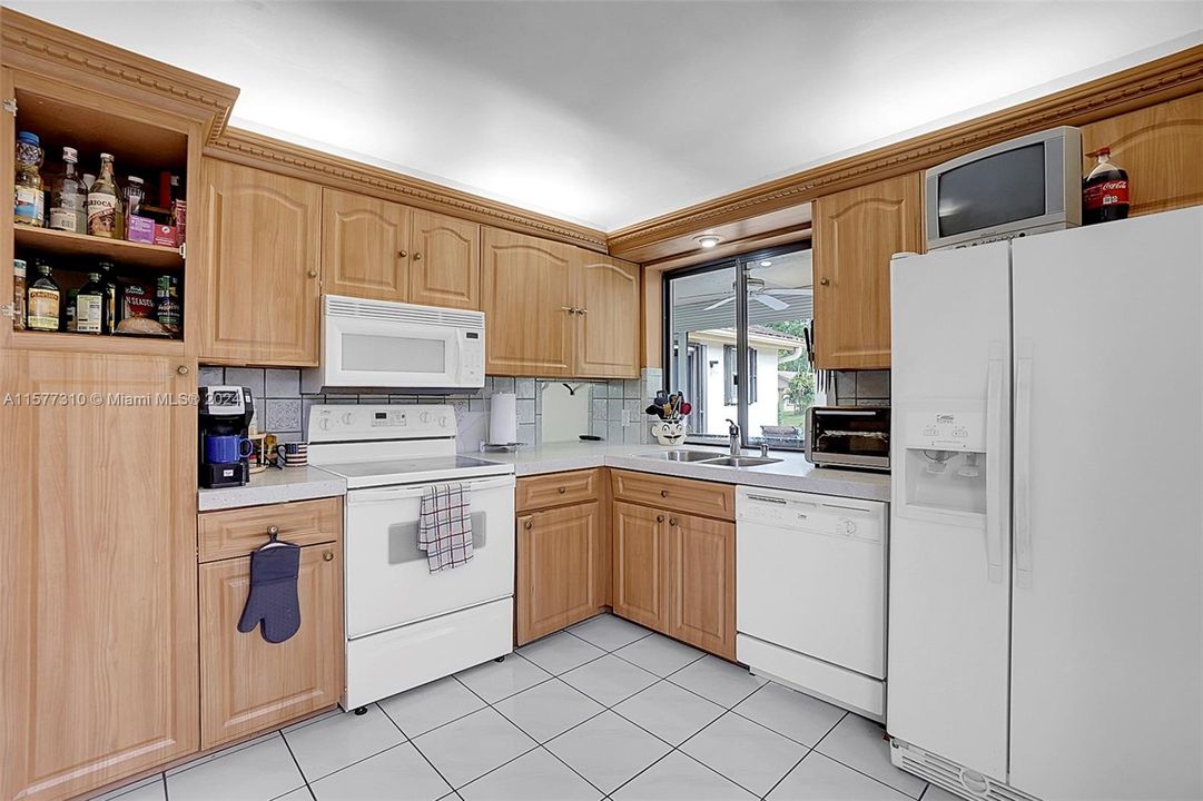 For Sale: $380,000 (2 beds, 2 baths, 1276 Square Feet)