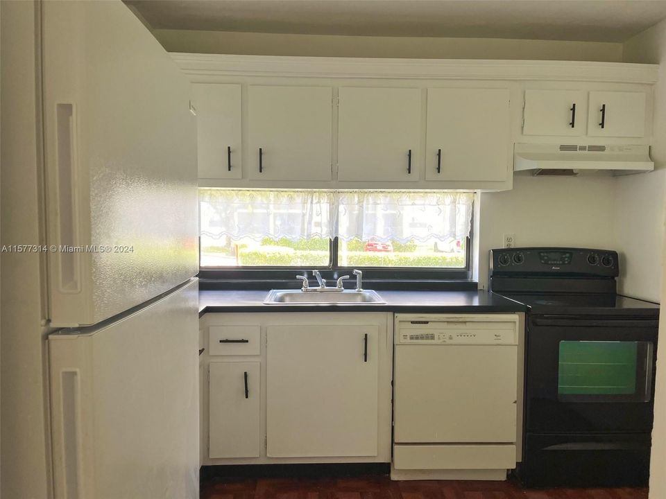 Recently Rented: $1,750 (1 beds, 1 baths, 767 Square Feet)