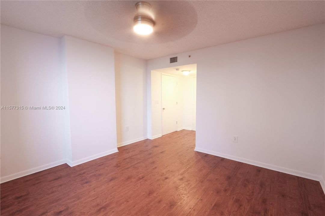 For Rent: $2,750 (2 beds, 2 baths, 1136 Square Feet)