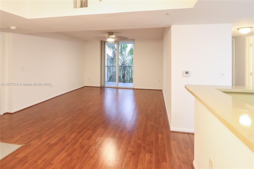 For Rent: $2,750 (2 beds, 2 baths, 1136 Square Feet)