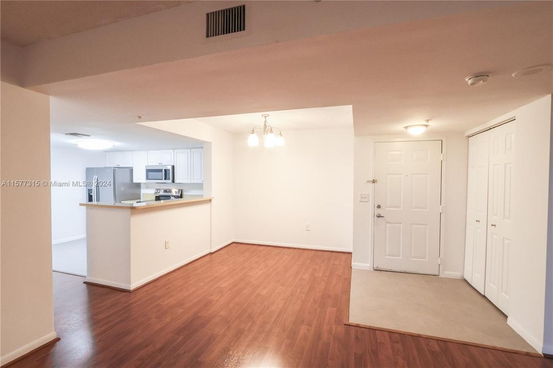 For Rent: $2,750 (2 beds, 2 baths, 1136 Square Feet)