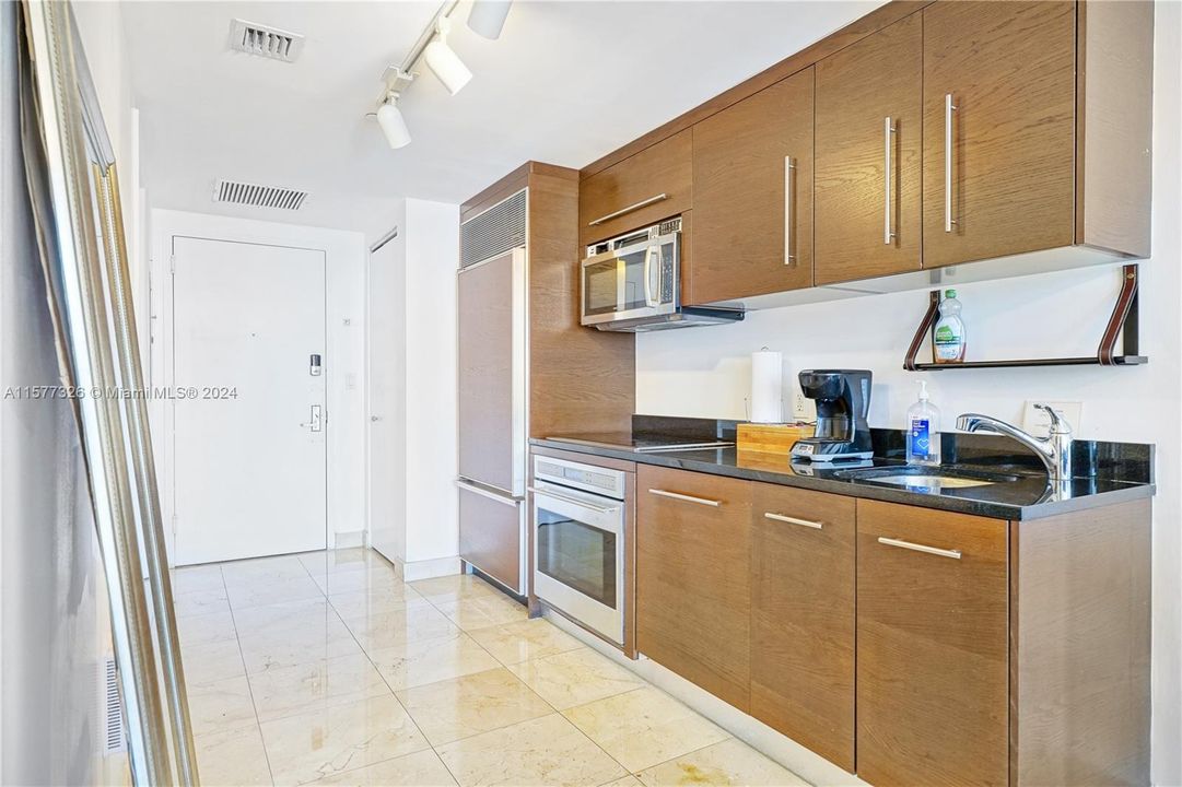 For Sale: $560,000 (0 beds, 1 baths, 495 Square Feet)