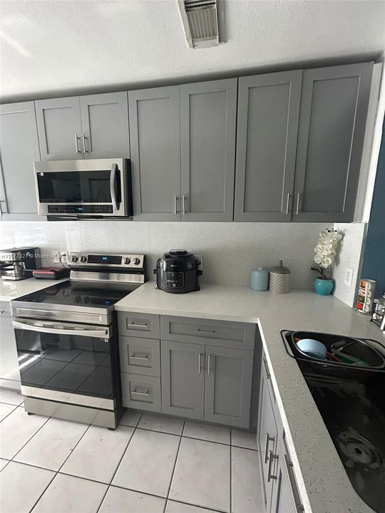 Recently Rented: $2,700 (2 beds, 2 baths, 1250 Square Feet)