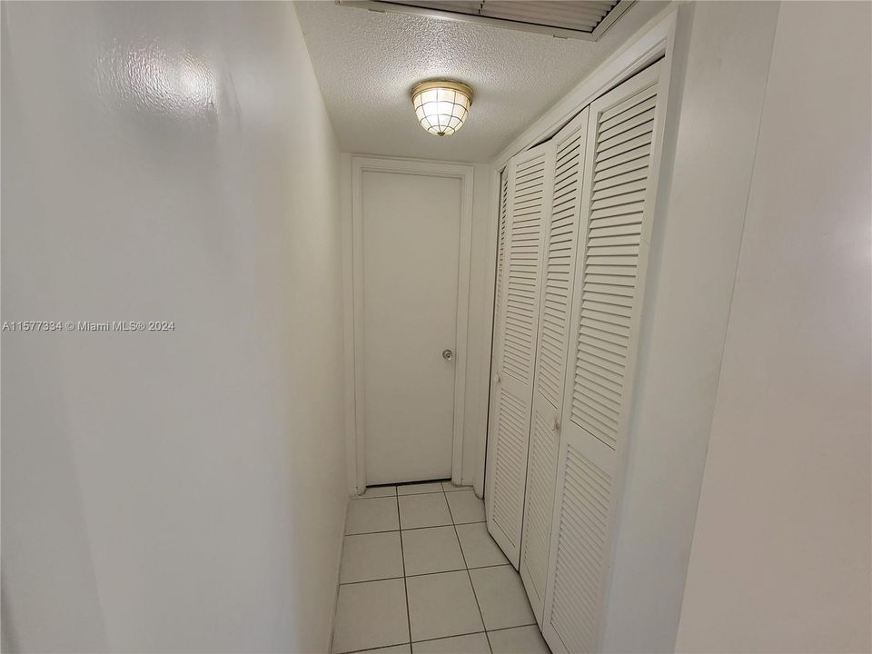For Rent: $1,600 (1 beds, 1 baths, 900 Square Feet)