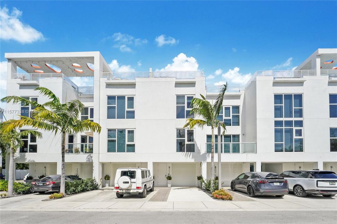 Active With Contract: $6,700 (2 beds, 2 baths, 1645 Square Feet)