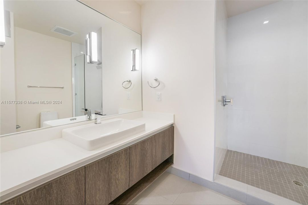Active With Contract: $6,700 (2 beds, 2 baths, 1645 Square Feet)