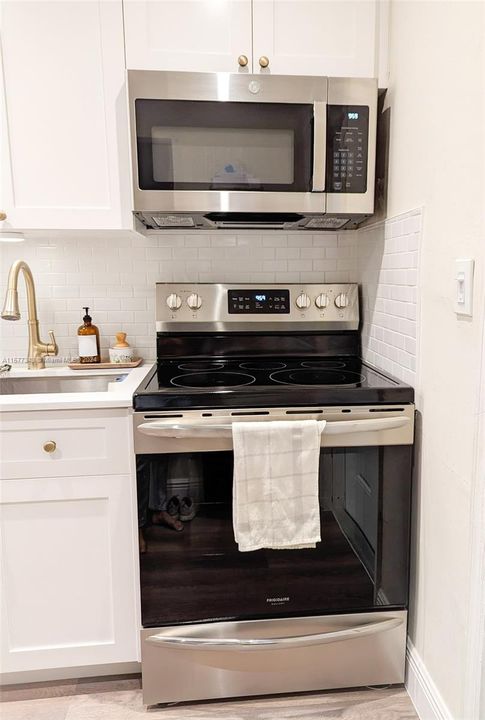 For Sale: $259,900 (1 beds, 1 baths, 607 Square Feet)