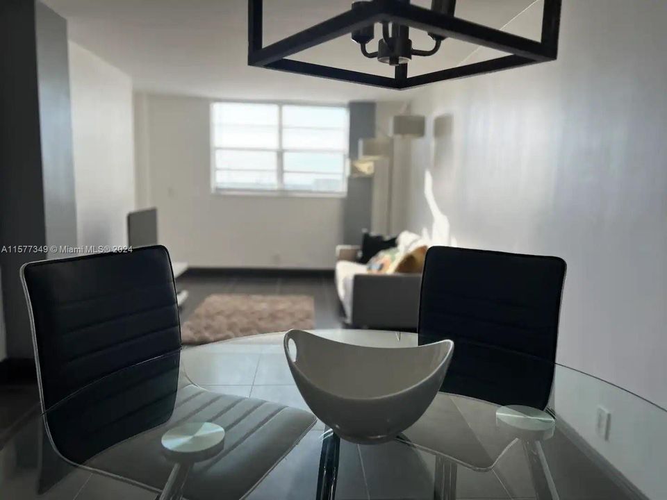 Recently Rented: $1,900 (1 beds, 1 baths, 792 Square Feet)