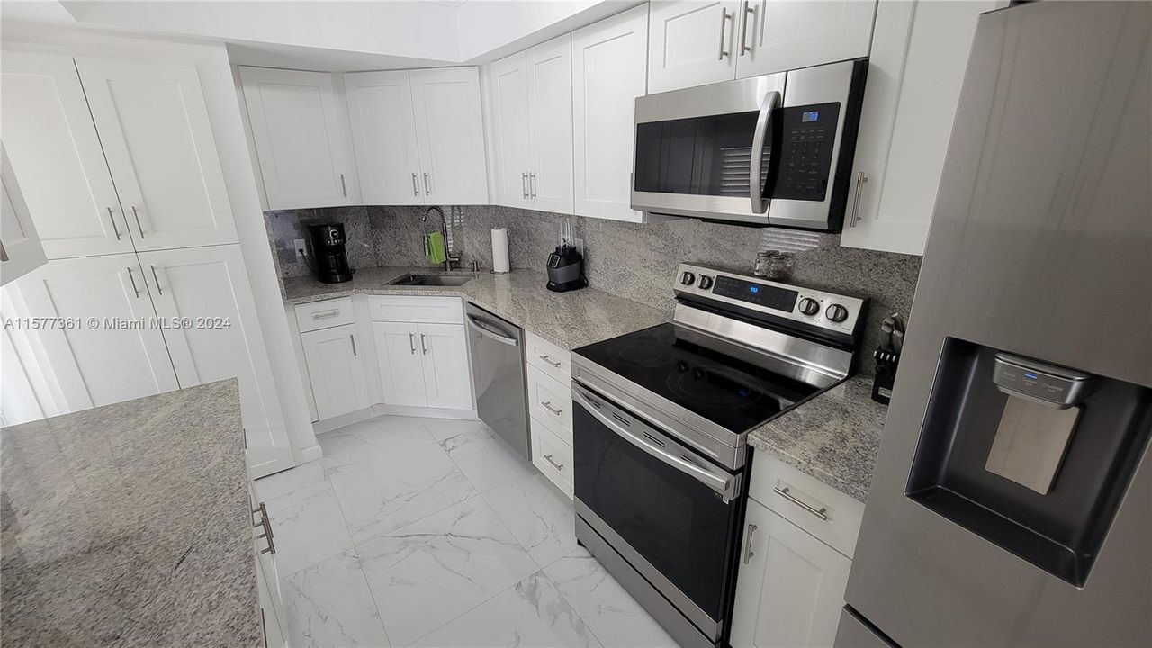 For Sale: $299,900 (2 beds, 2 baths, 1189 Square Feet)