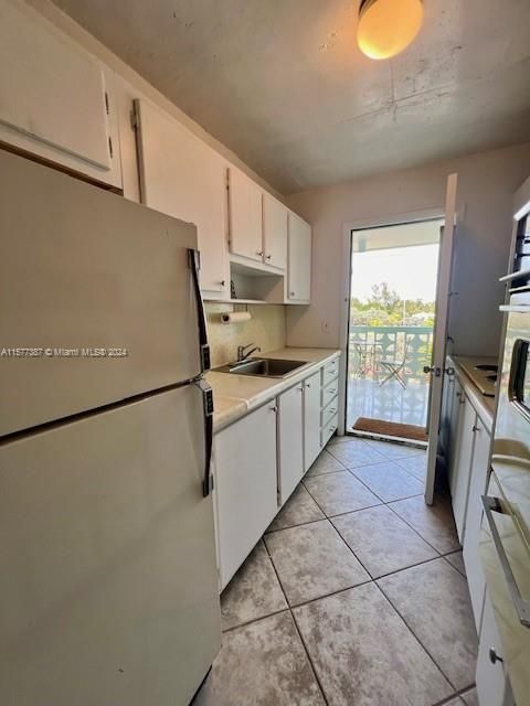 For Sale: $279,000 (1 beds, 1 baths, 768 Square Feet)