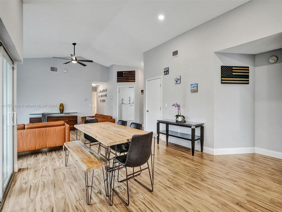 Recently Sold: $596,500 (3 beds, 2 baths, 1546 Square Feet)