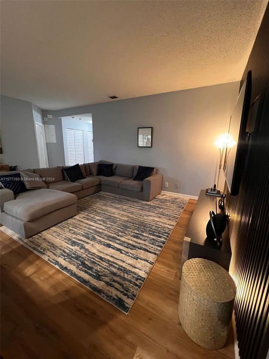 For Sale: $399,900 (2 beds, 2 baths, 1090 Square Feet)