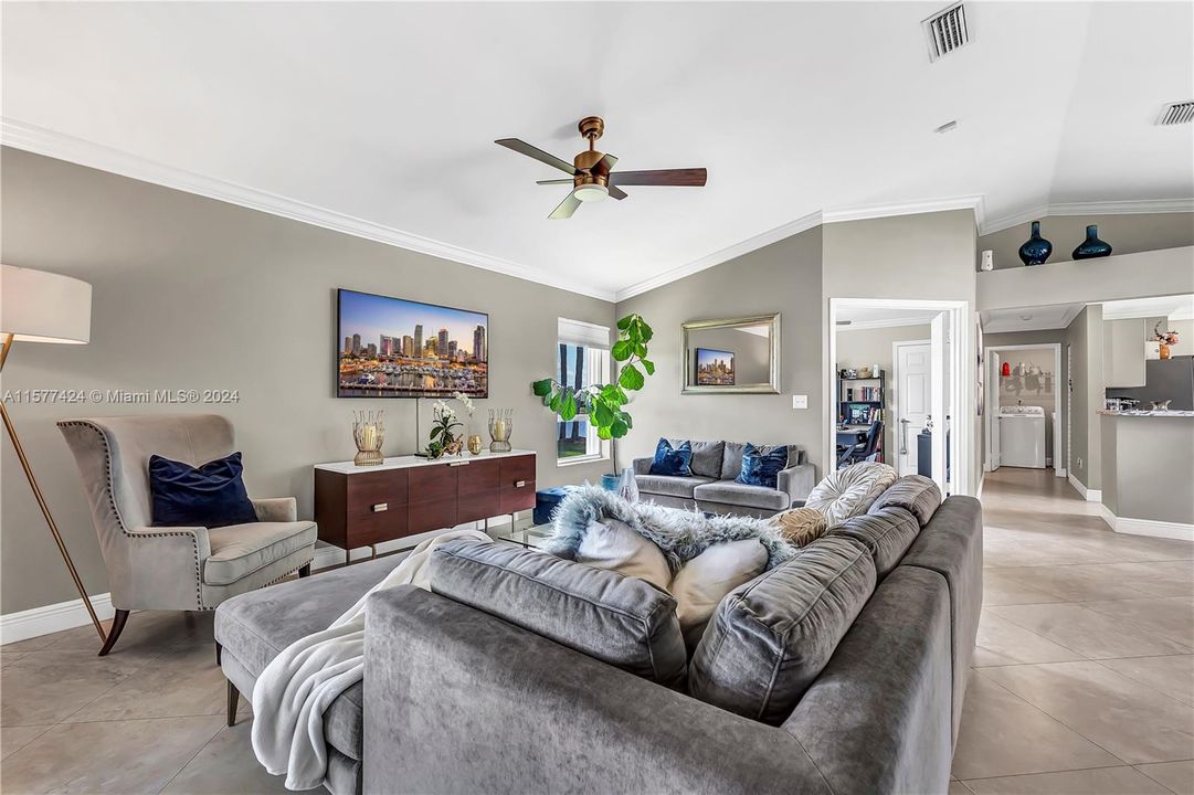 Active With Contract: $399,900 (3 beds, 2 baths, 1488 Square Feet)