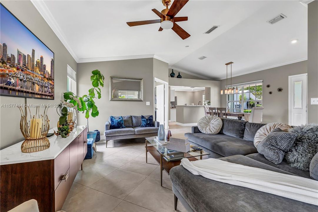 Active With Contract: $399,900 (3 beds, 2 baths, 1488 Square Feet)