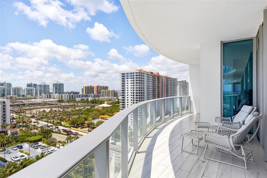 For Sale: $1,890,000 (2 beds, 2 baths, 1599 Square Feet)