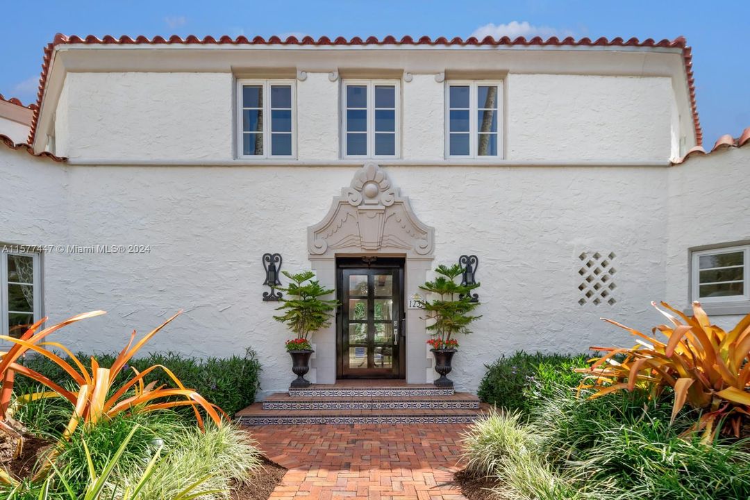 For Sale: $5,795,000 (7 beds, 6 baths, 6292 Square Feet)