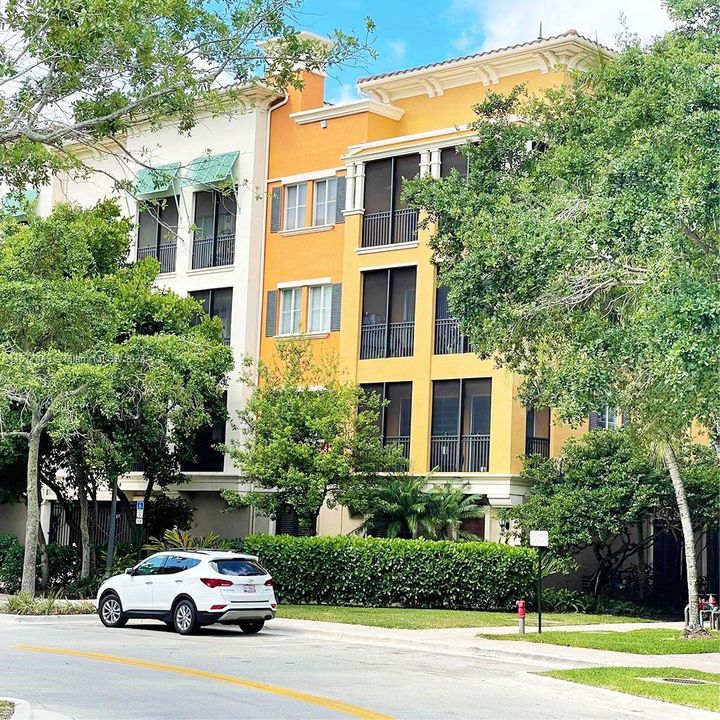 For Sale: $374,000 (2 beds, 2 baths, 1159 Square Feet)