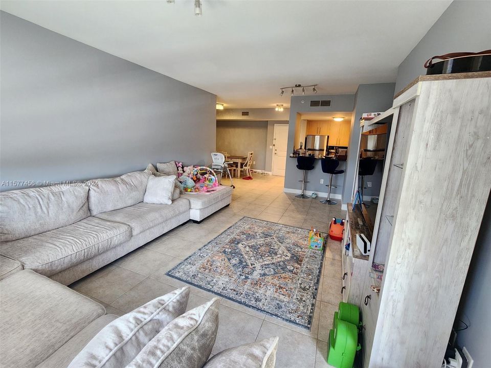 For Sale: $524,900 (2 beds, 2 baths, 1246 Square Feet)