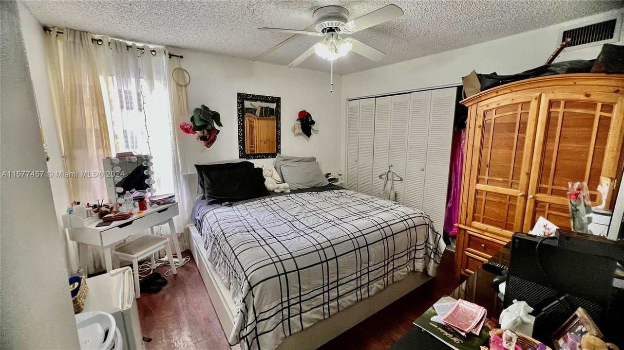 For Sale: $349,900 (3 beds, 2 baths, 1700 Square Feet)
