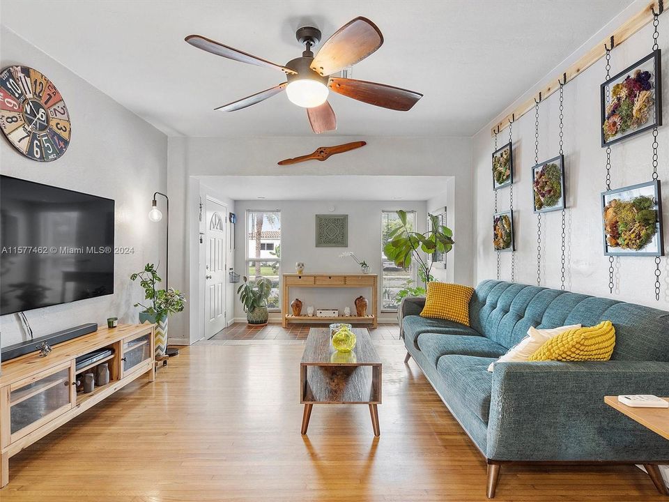 Active With Contract: $650,000 (3 beds, 2 baths, 1355 Square Feet)