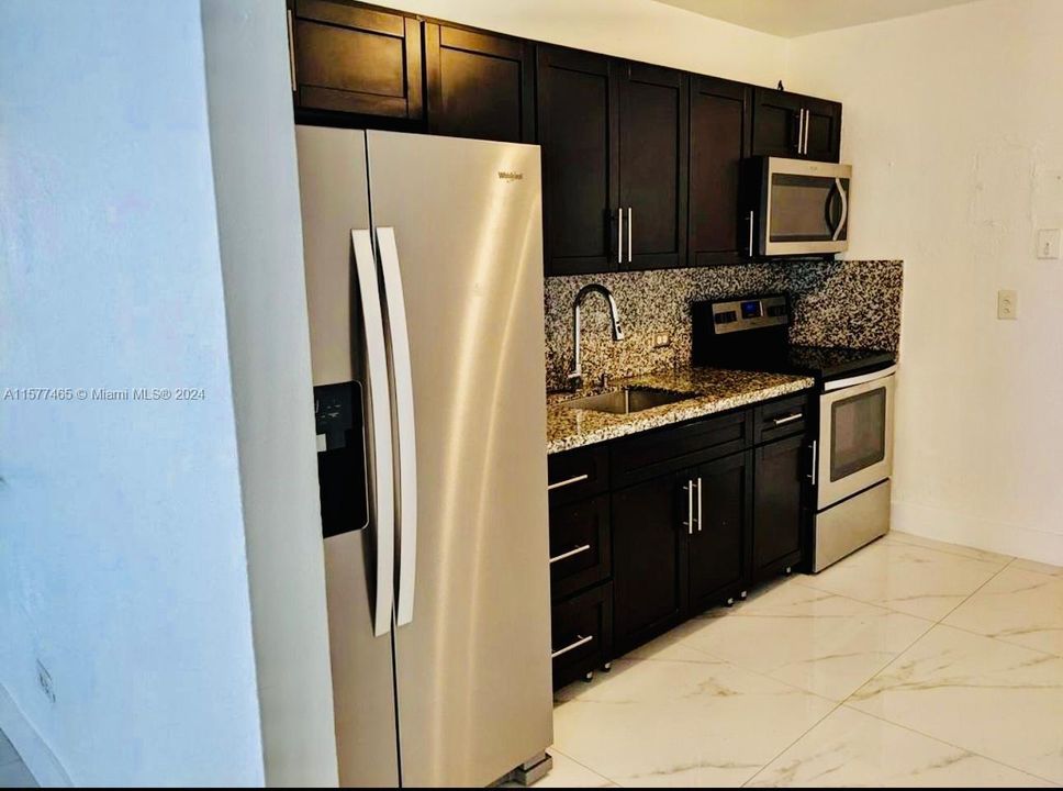 Active With Contract: $2,600 (2 beds, 1 baths, 1165 Square Feet)
