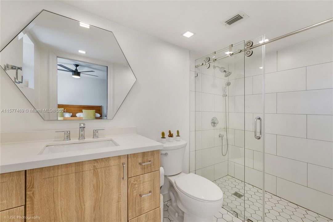 For Sale: $309,100 (2 beds, 2 baths, 1038 Square Feet)