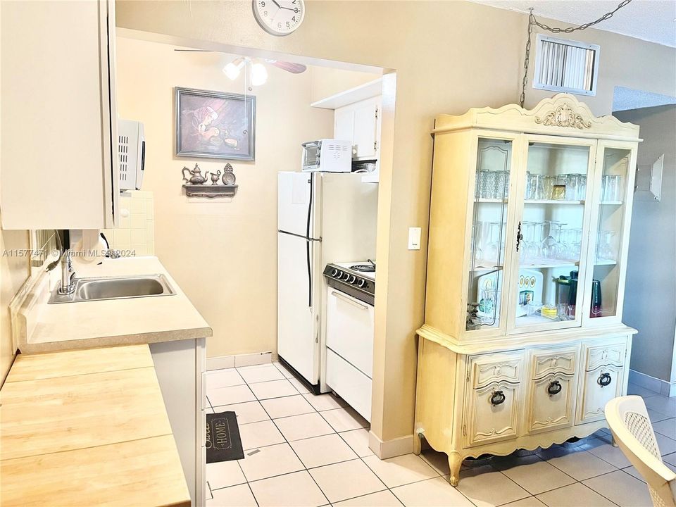 For Sale: $189,000 (2 beds, 1 baths, 650 Square Feet)