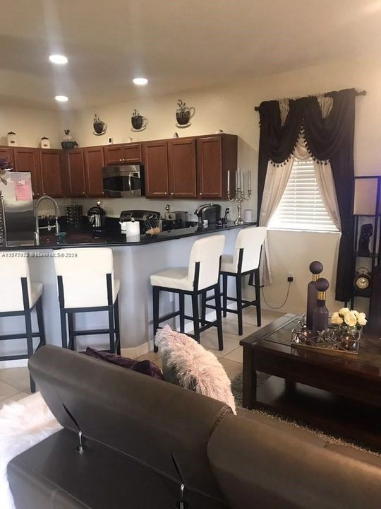 For Rent: $2,950 (3 beds, 2 baths, 1741 Square Feet)