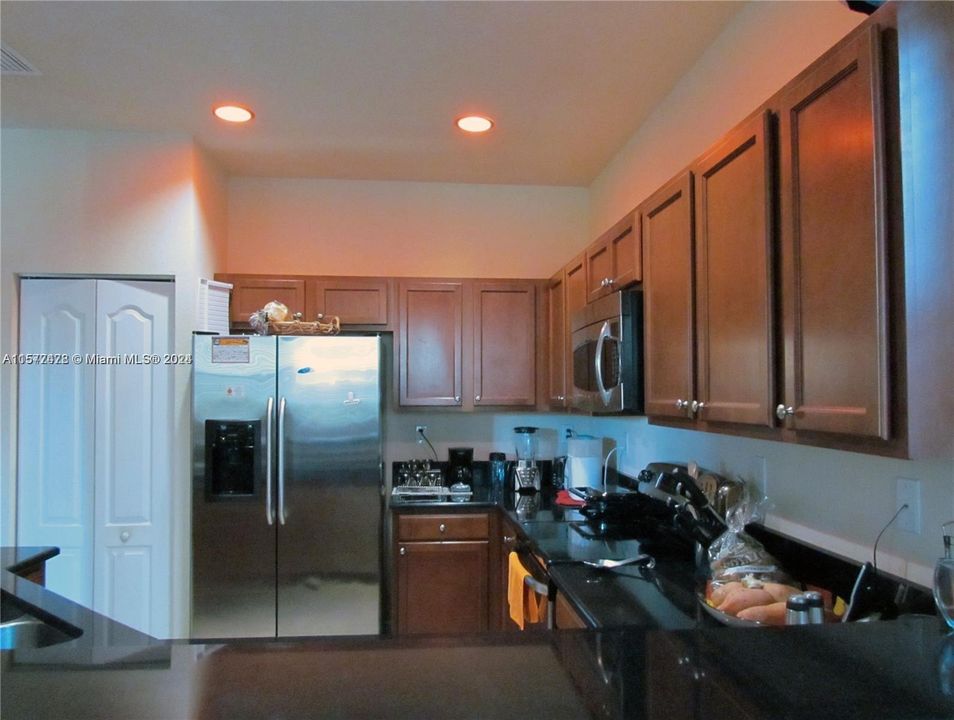 For Rent: $2,950 (3 beds, 2 baths, 1741 Square Feet)