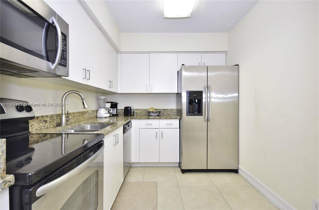 For Rent: $3,200 (2 beds, 2 baths, 1062 Square Feet)