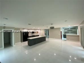 Activo con contrato: $840,000 (5 camas, 3 baños, 3215 Pies cuadrados)