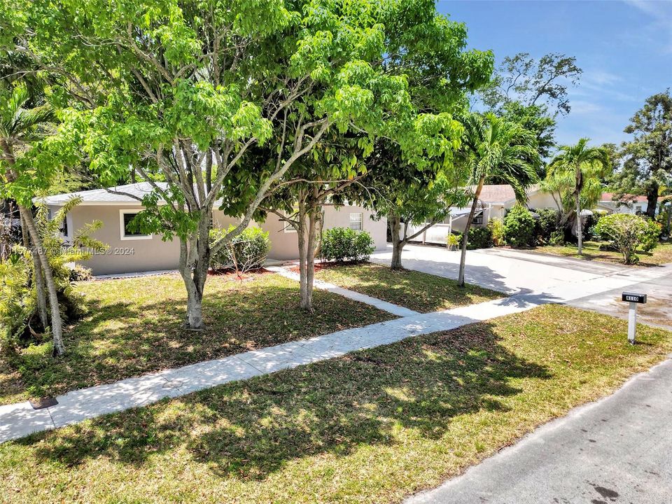 For Sale: $449,900 (3 beds, 1 baths, 1442 Square Feet)