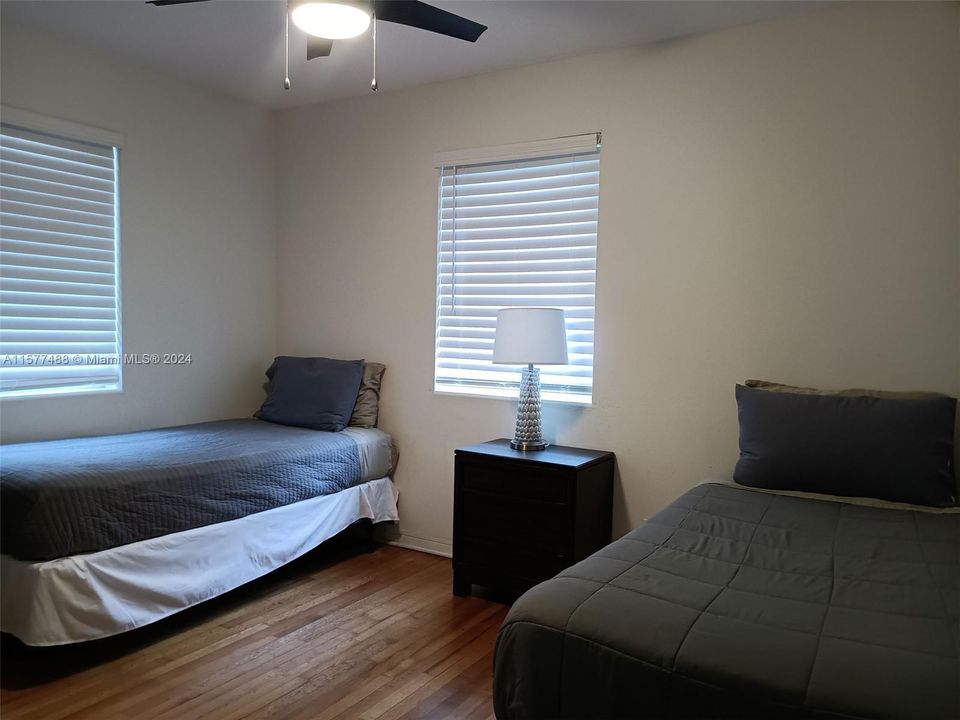 For Rent: $2,300 (2 beds, 1 baths, 1920 Square Feet)