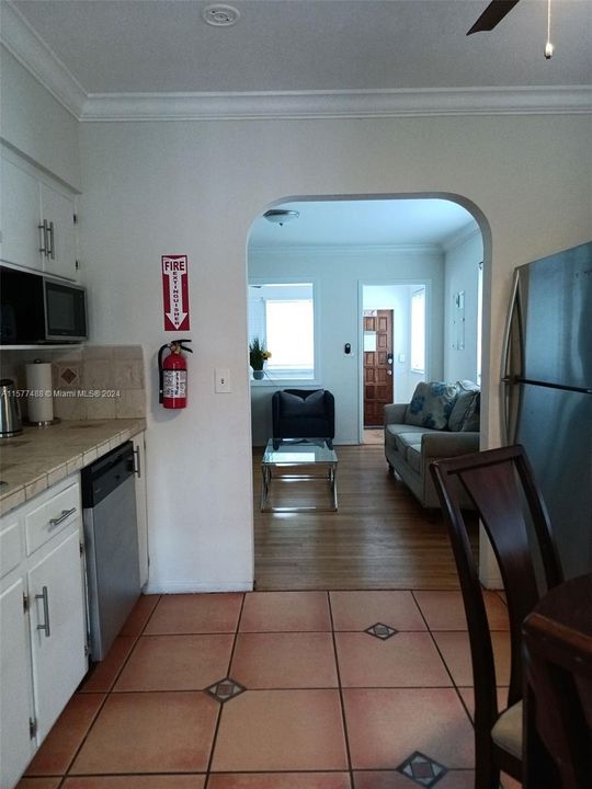 For Rent: $2,300 (2 beds, 1 baths, 1920 Square Feet)