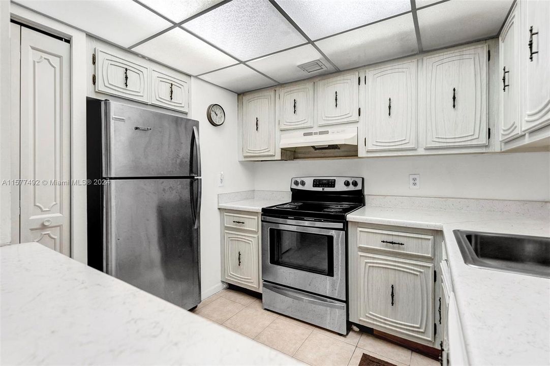 Active With Contract: $145,000 (2 beds, 2 baths, 1184 Square Feet)