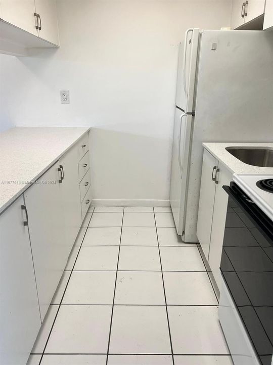 For Rent: $1,400 (0 beds, 1 baths, 440 Square Feet)