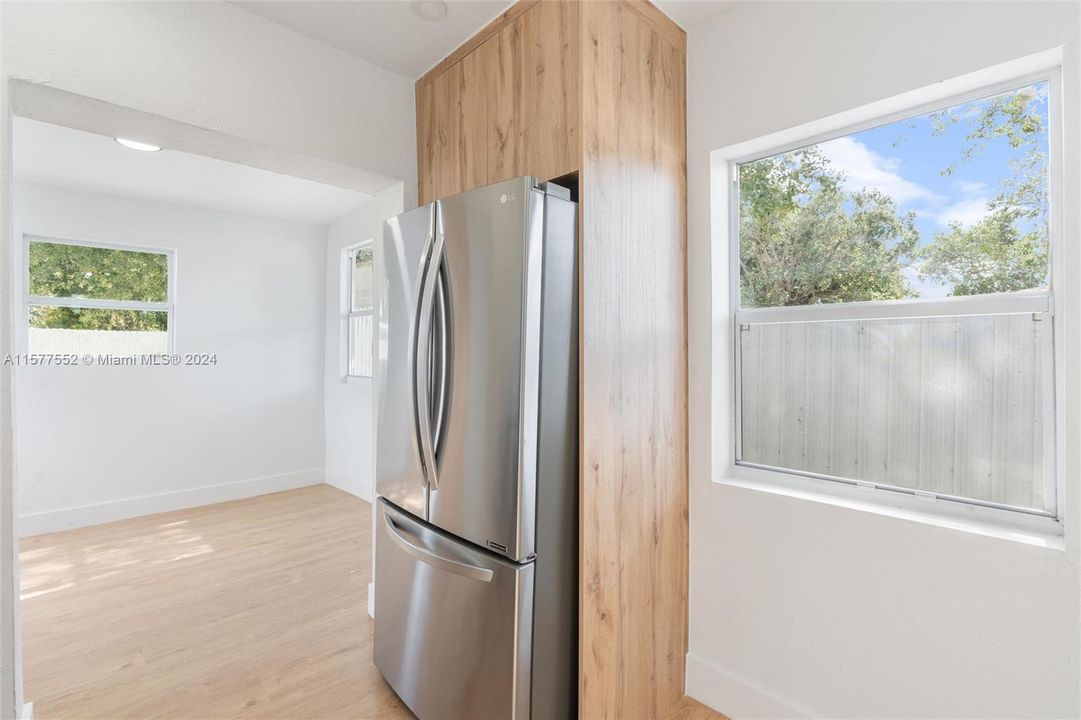 For Sale: $399,000 (2 beds, 1 baths, 818 Square Feet)