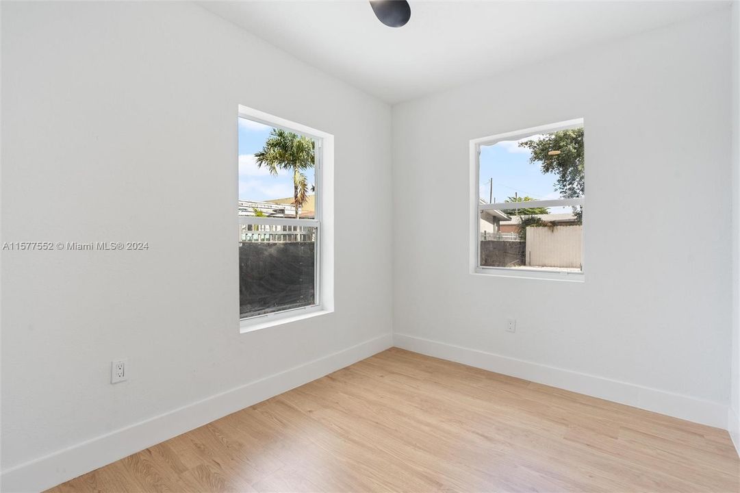 For Sale: $399,000 (2 beds, 1 baths, 818 Square Feet)