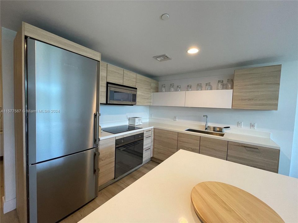 For Rent: $3,650 (2 beds, 2 baths, 1107 Square Feet)