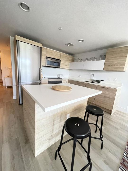 For Rent: $3,650 (2 beds, 2 baths, 1107 Square Feet)