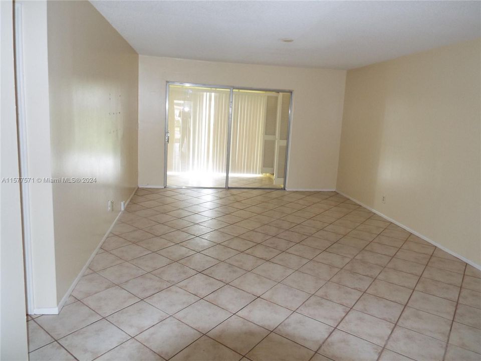 For Sale: $270,000 (2 beds, 2 baths, 1065 Square Feet)