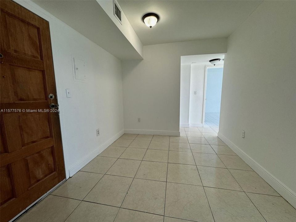 For Sale: $325,000 (2 beds, 1 baths, 767 Square Feet)