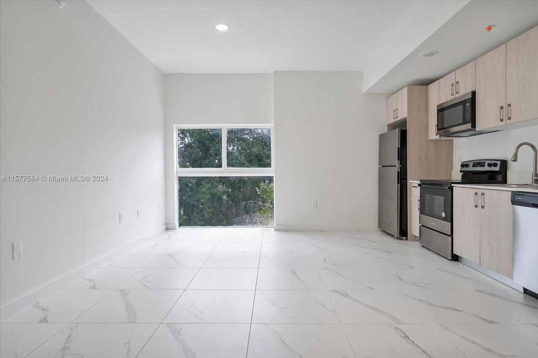 For Rent: $2,830 (2 beds, 2 baths, 833 Square Feet)
